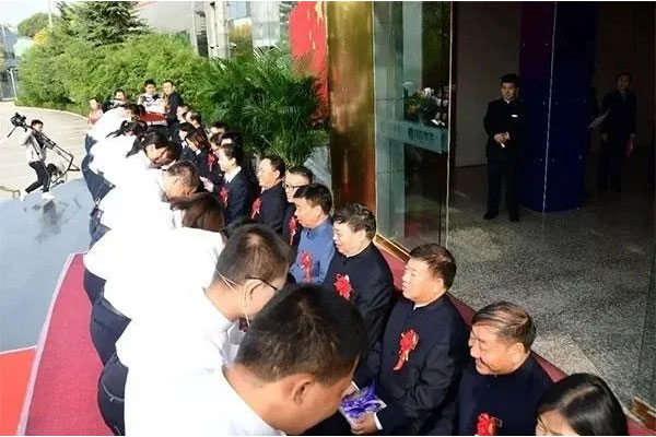 Z6尊龙凯时导师制拜师仪式 Z6尊龙凯时导师制拜师仪式