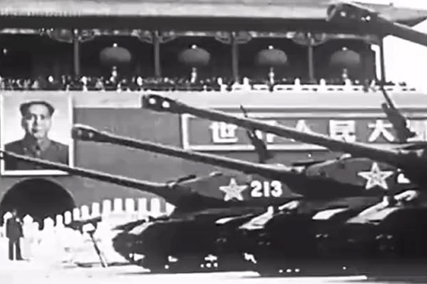 ����IS-2����̹��ͨ���찲�Ź㳡