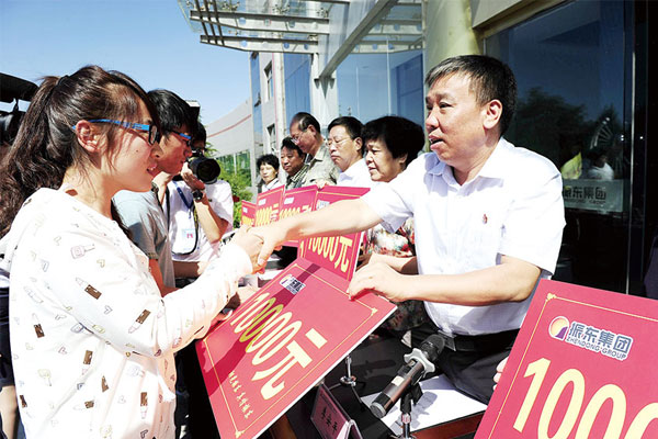 李安平资助困难大学生 李安平资助困难大学生